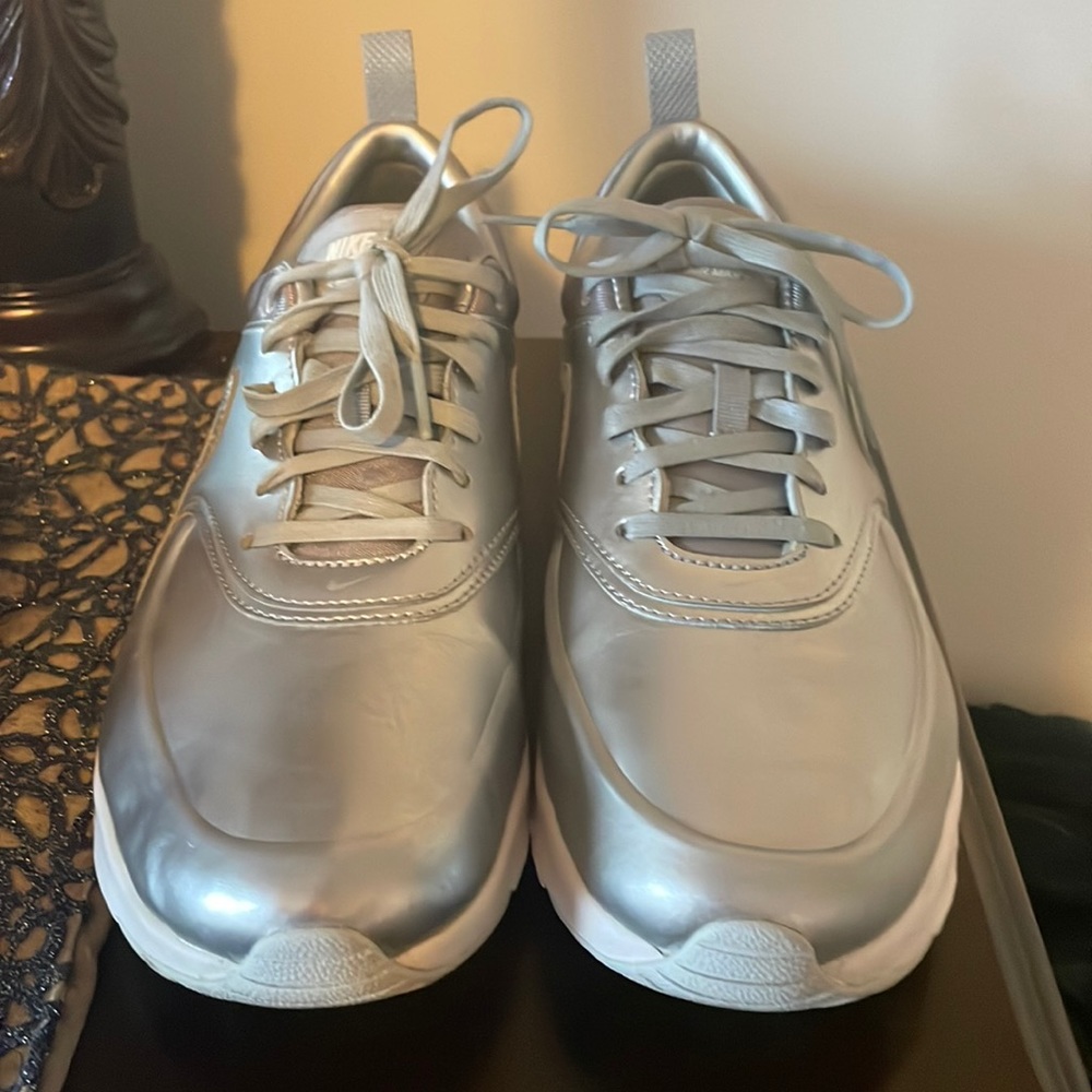 Women’s Nike Air Max Thea Metallic size 9